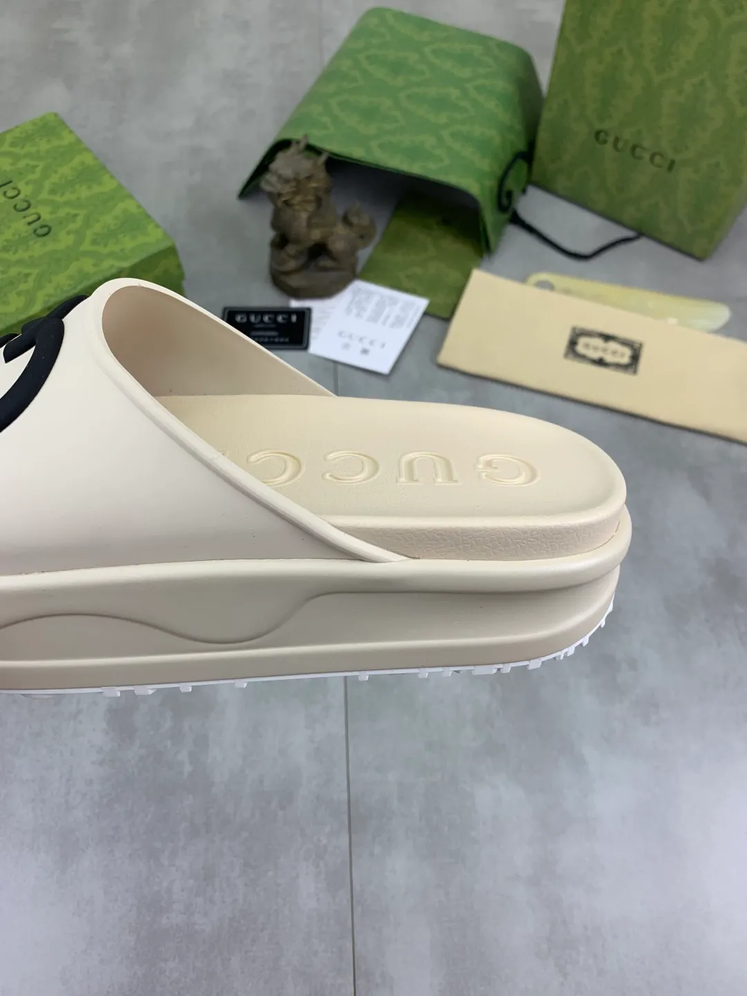 Men's Men's Shoes 💰P300💰[New Style] High Version 🎁🎁🎁 GUCCI New Year of the Snake casual slippers, original official website, perfect workmanship, transmitting a kind of noble luxury, sublimating its definition of luxury in Gucci's high-end extraordinary craftsmanship. Original Gucci double G combination outsole, code number: 35-46, complete package